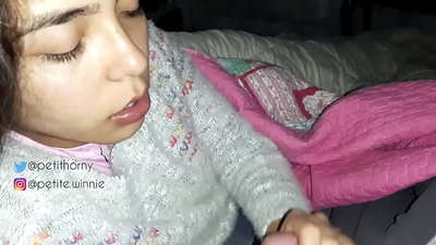 我吞下了我丈夫的所有积蓄的奶水--显示有精液的舌头